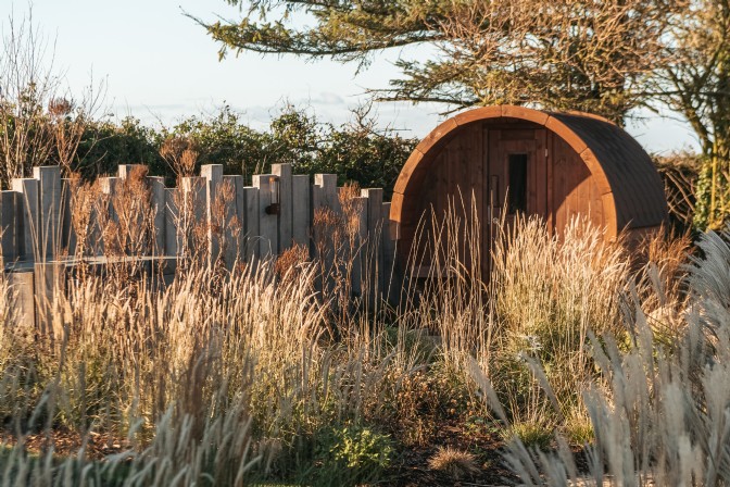 GP4074 - A luxury wooden barrel sauna in grassy Cornish gardens