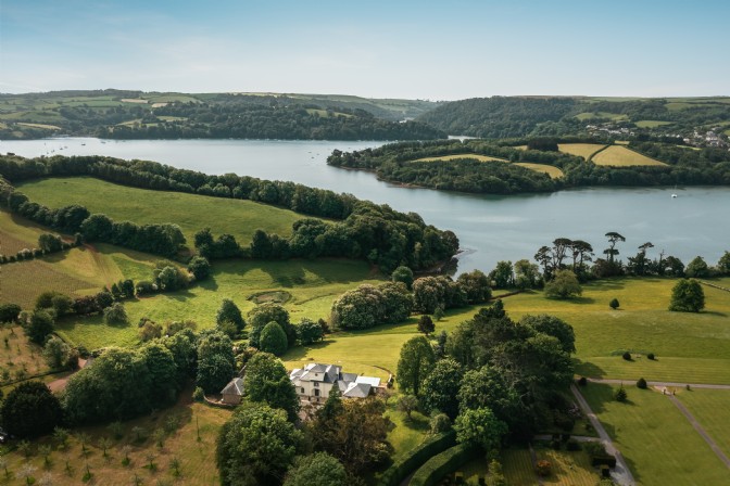 GP4077 - Luxury home Leopoldina sits on a meandering Devon river
