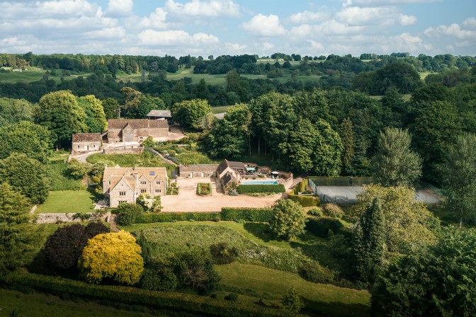 GP4200 - Gulliver�s Hall in the Cotswolds