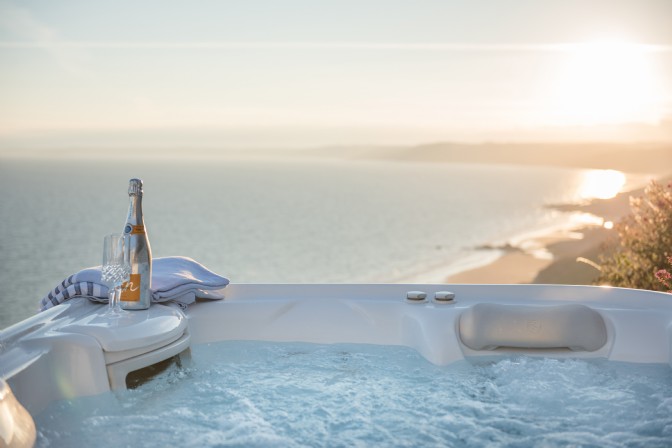GP2595 - A hot tub with a bottle of beer, overlooking the sparkling sea at sunset