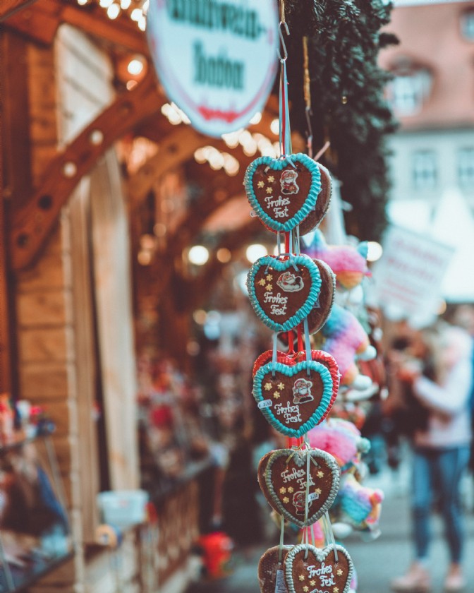 Ribbons of gingerbread hanging from a Christmas market stall