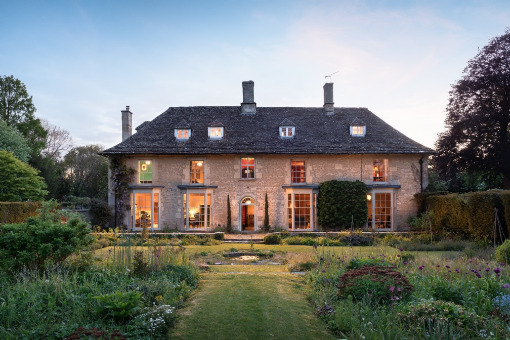 Dandelion | Luxury Self-Catering Manor | Cirencester, The Cotswolds