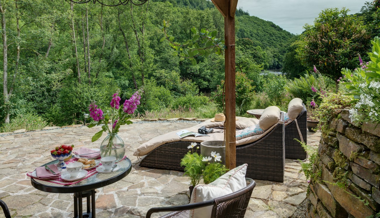 Tamar Valley luxury selfcatering riverside cottage, Cornwall