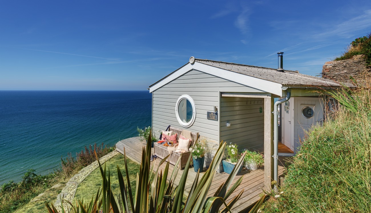Whitsand Bay, The Edge beach cabin with sea views in Cornwall