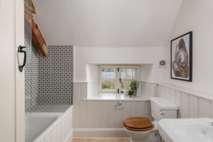 Farmhouse: Family Bathroom