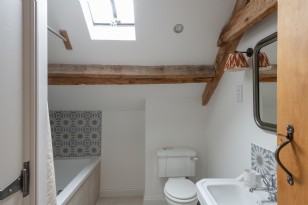 Stone Barn: Family Bathroom