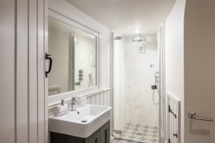 Farmhouse: Bedroom Three