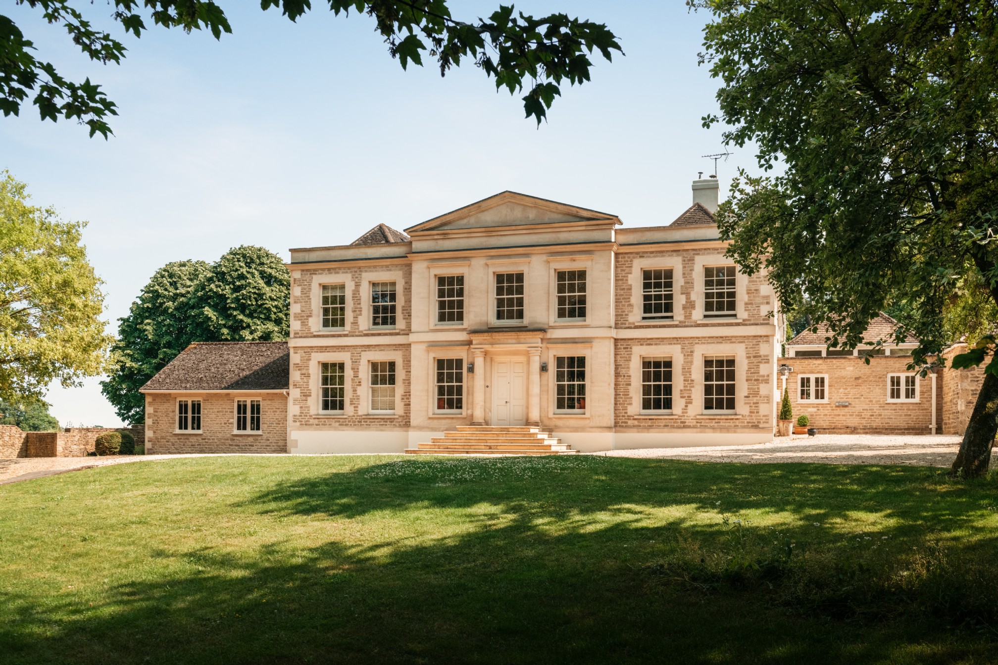 The Palladian Luxury Self Catering Manor Ampney Crucis Cotswolds