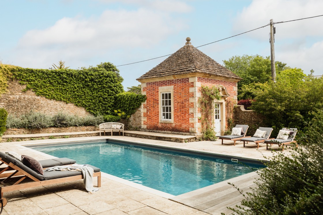 Luxury cottages with pools | Unique Homestays