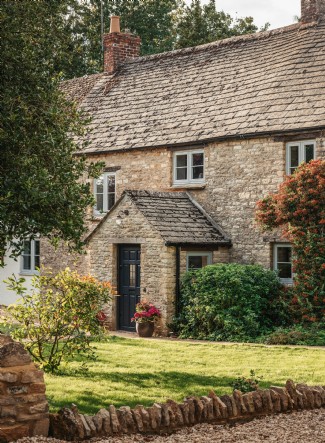 In Clover is a luxury shoot location in the Cotswolds