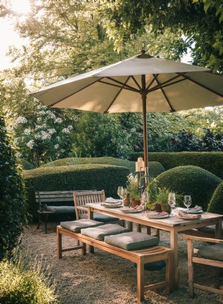Gorgeous gardens make outside dining a dream