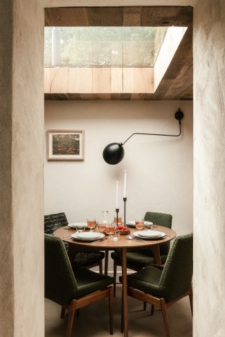 The dining space with a treetop view in Huckleberry barn