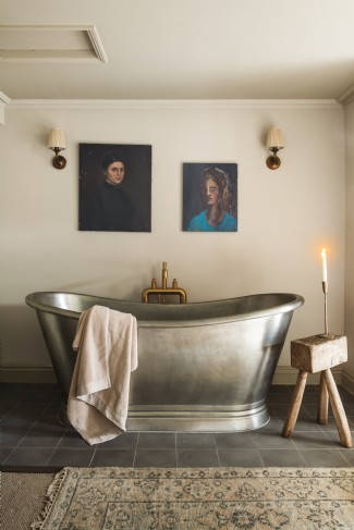 Sink into the tin double-ended bath