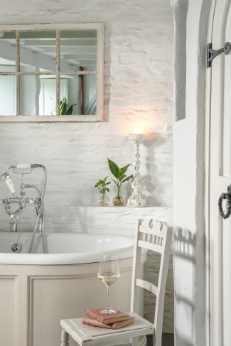 A relaxing space for hot bubble baths