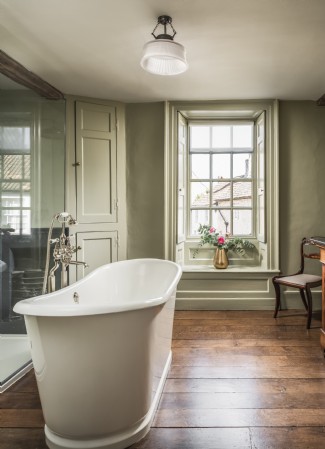 Wool Merchant´s House is a home of grand bathrooms and elegant furnishings