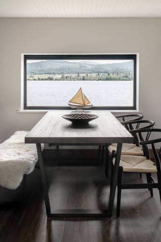 Clean, parallel lines in Elementalīs dining area are softened by fluffy rugs