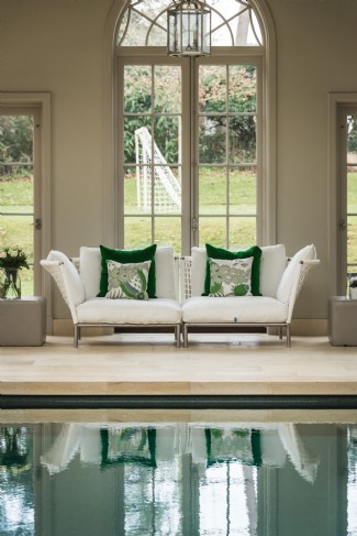 You&acute;ll spend many an hour poolside