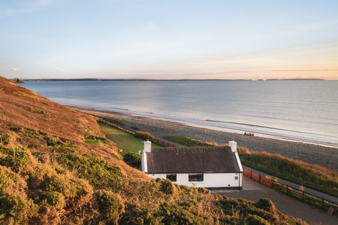 A remote and romantic home near the sea