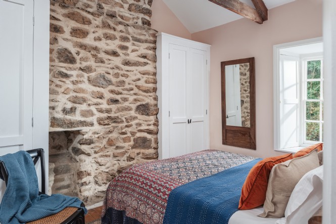 Umber Cottage´s master bedroom on the first floor, with king-size bed