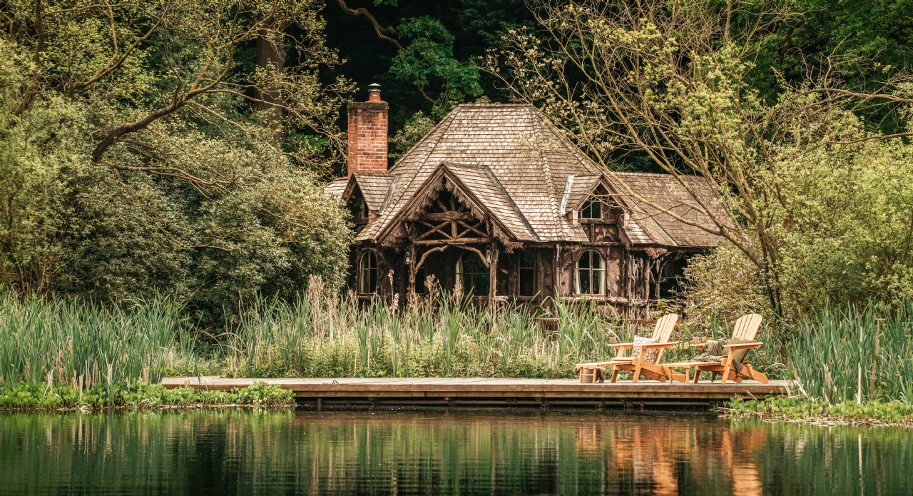 Hansa is a luxury off grid cottage in Shropshire, UK