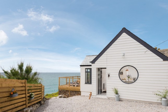 Delphin | A Scandi Style Cornish Coastal Hideaway